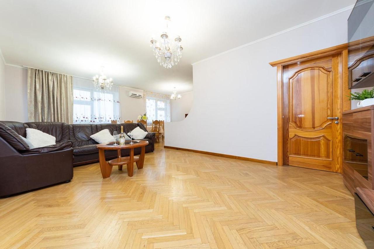 Spacious Apartments In The Center Of Obolon 2 Bedrooms Kiew Exterior foto