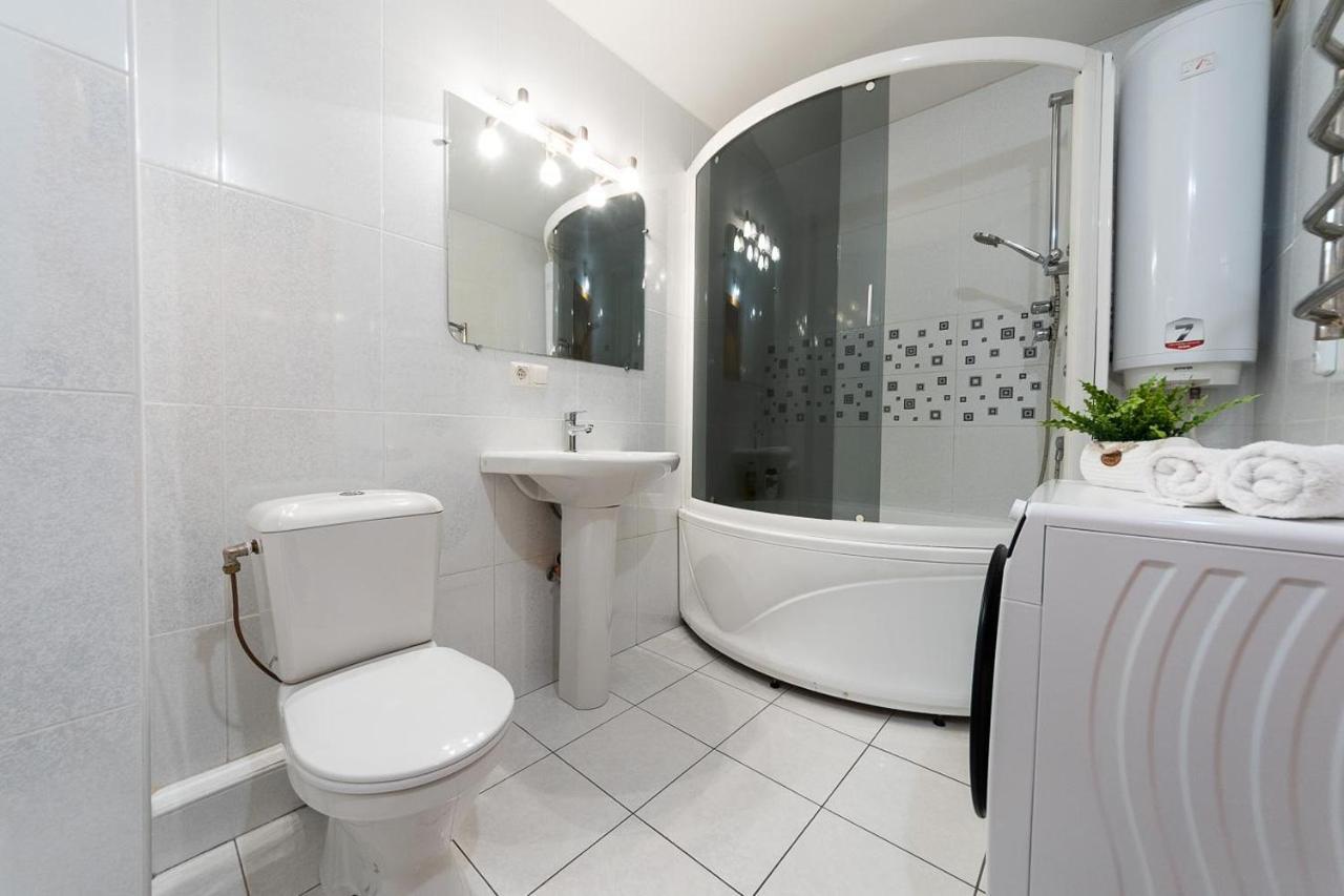Spacious Apartments In The Center Of Obolon 2 Bedrooms Kiew Exterior foto