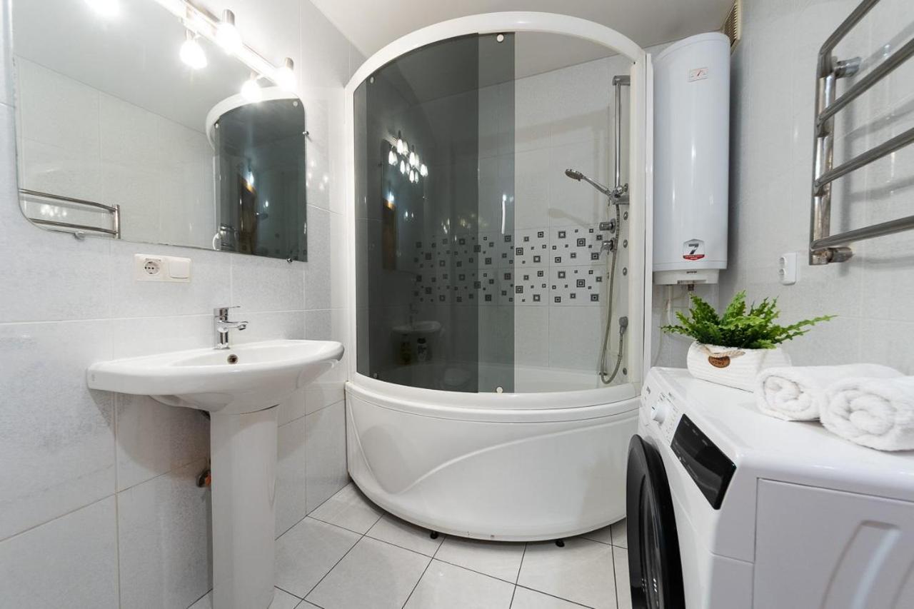 Spacious Apartments In The Center Of Obolon 2 Bedrooms Kiew Exterior foto