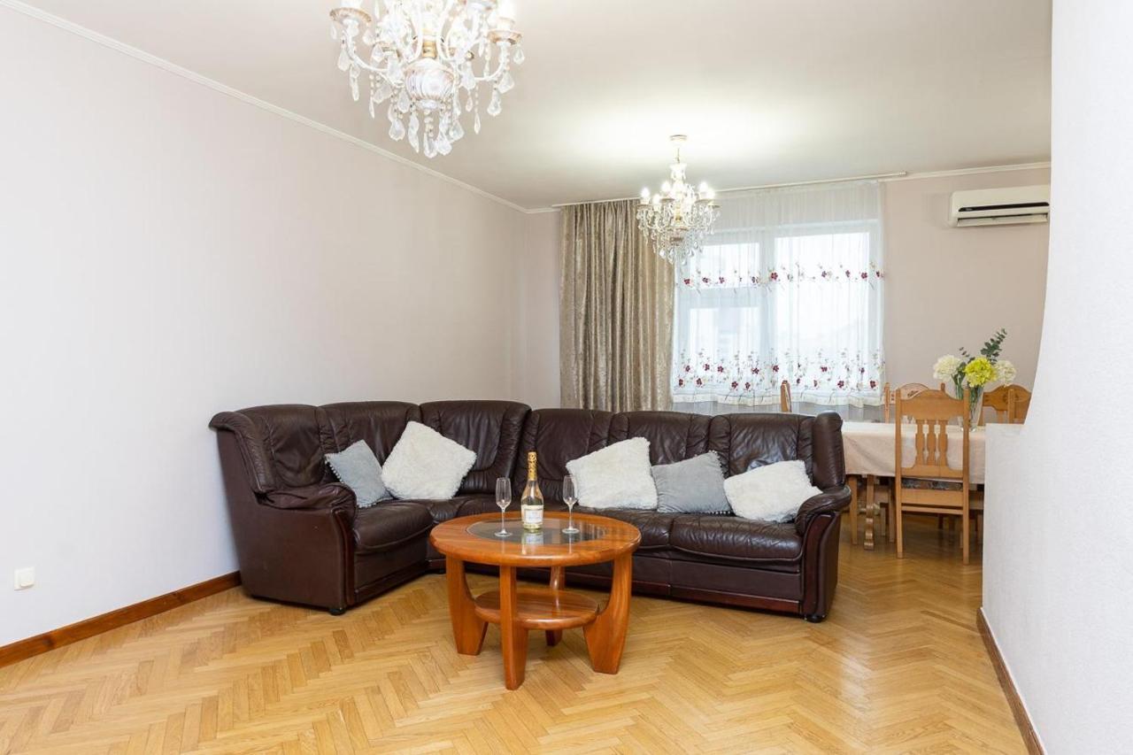 Spacious Apartments In The Center Of Obolon 2 Bedrooms Kiew Exterior foto