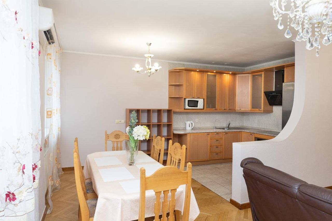 Spacious Apartments In The Center Of Obolon 2 Bedrooms Kiew Exterior foto